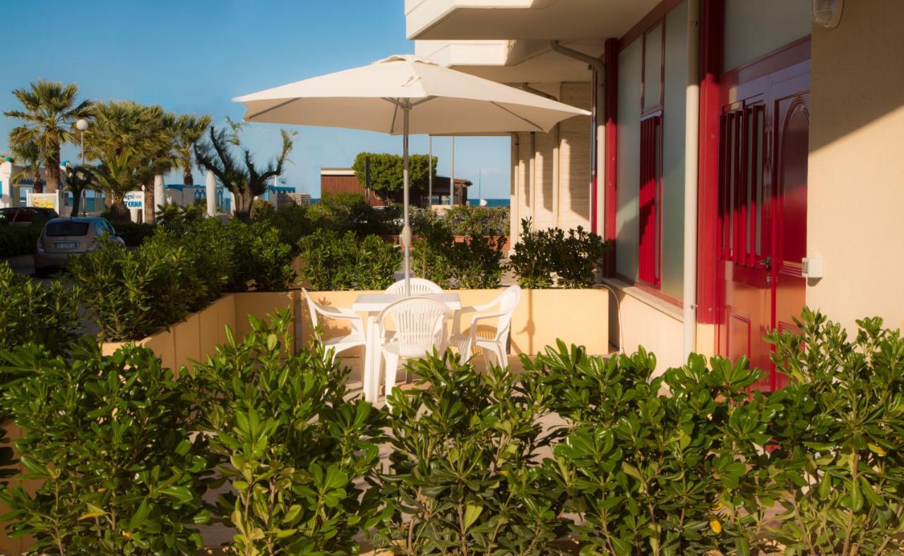 I Suoni Del Mare Apartment Porto San Giorgio Exterior foto