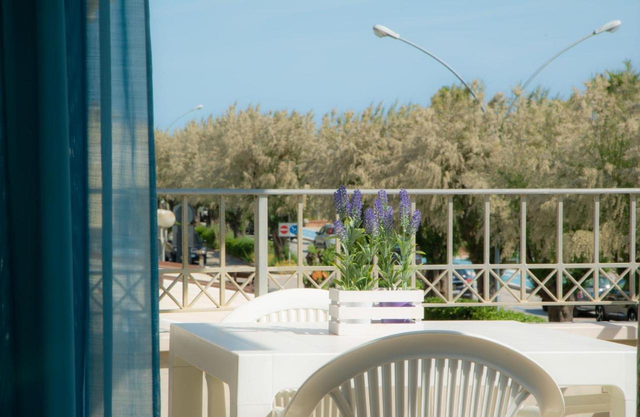 I Suoni Del Mare Apartment Porto San Giorgio Exterior foto